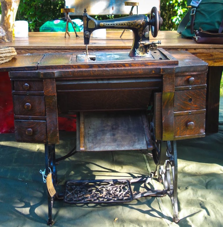 Vintage Franklin Sewing Machine with Iron Treadle and Table – Mo